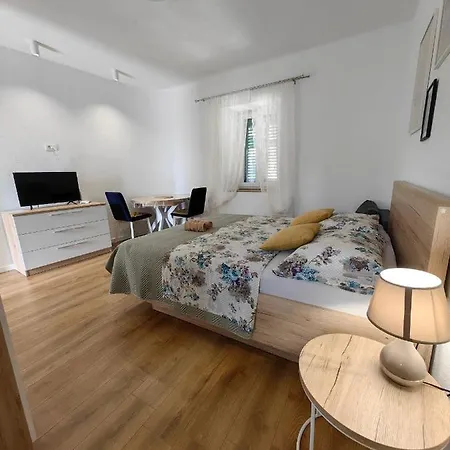 Apartment Tripalo *